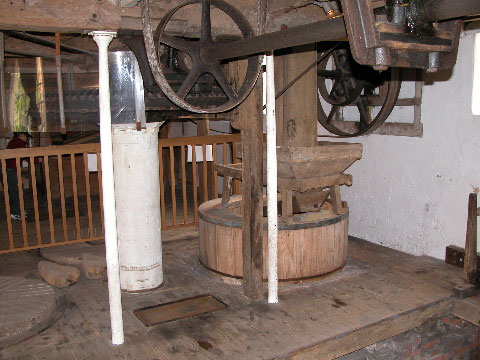 The grindstones work in pairs